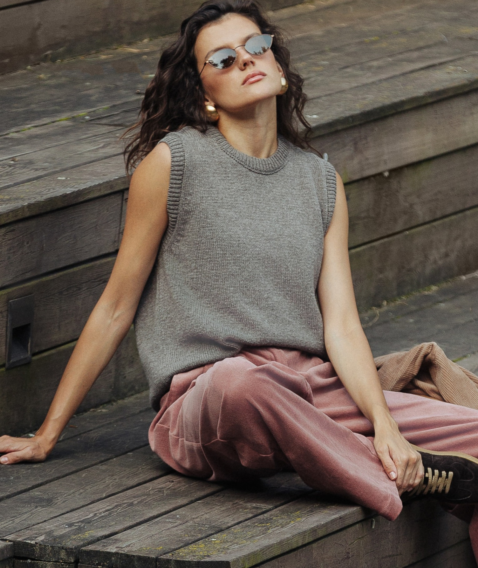 Жилет вязаный нежно