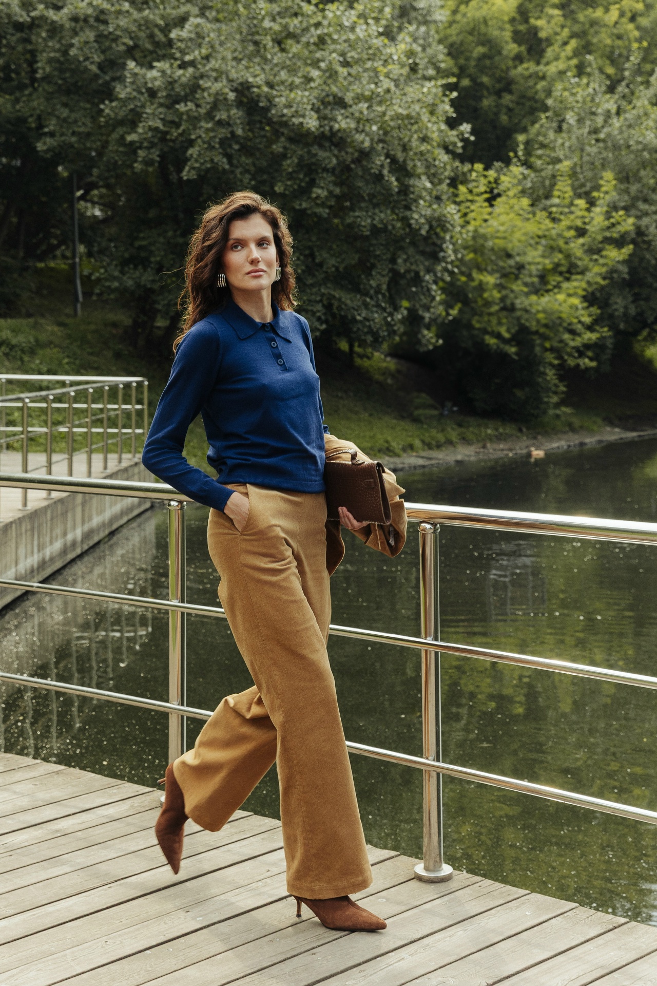 Брюки «Брауни» из микровельвета