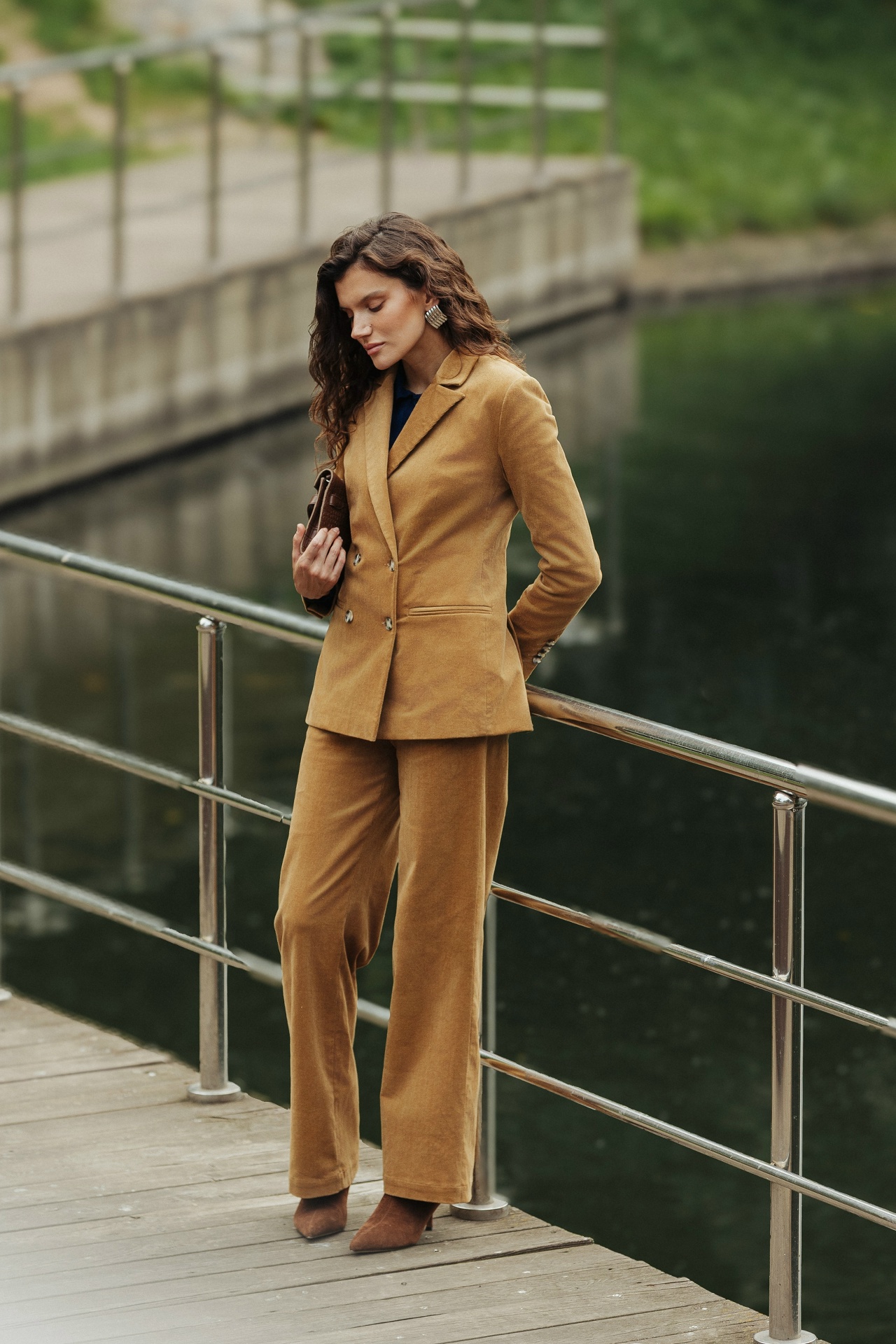 Брюки "Брауни" из микровельвета